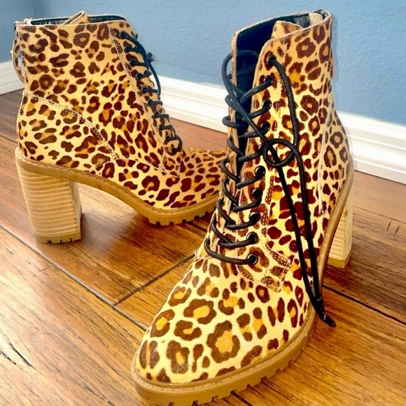 🖤Leopard Booties lace up boots chunky boots ankle boot Dolce Vita block heel - Picture 1 of 14